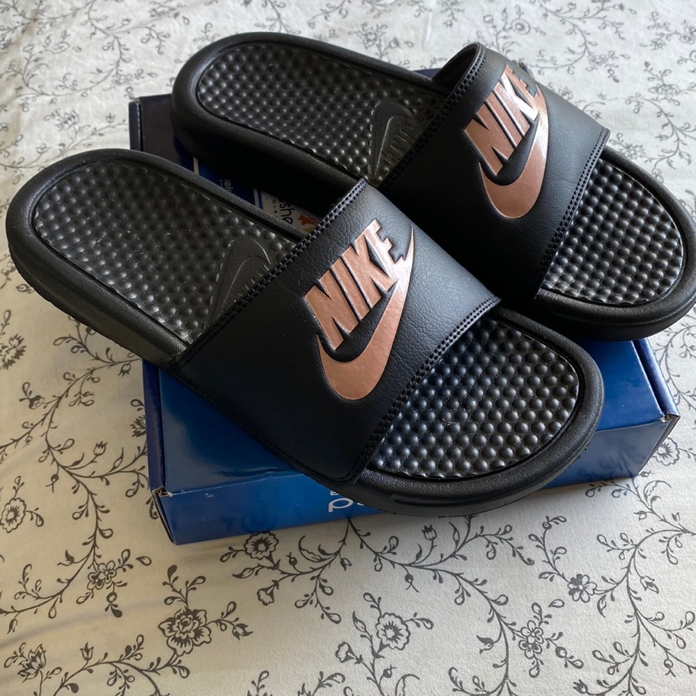 Pink Nike Benassi JDI Slide